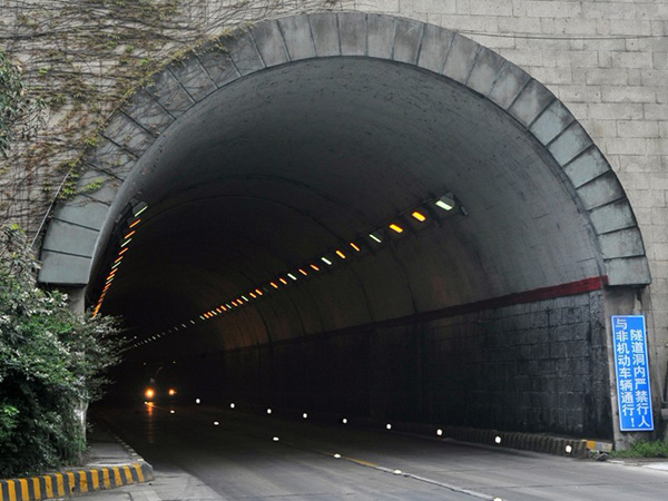 点击查看详细信息<br>标题：Glass road stud tunnel effect 阅读次数：0