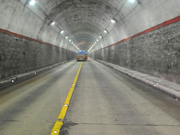 点击查看详细信息<br>标题：Glass road stud tunnel effect 阅读次数：0