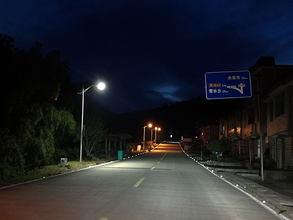 点击查看详细信息<br>标题：The effect of glass road studs on rural roads 阅读次数：0